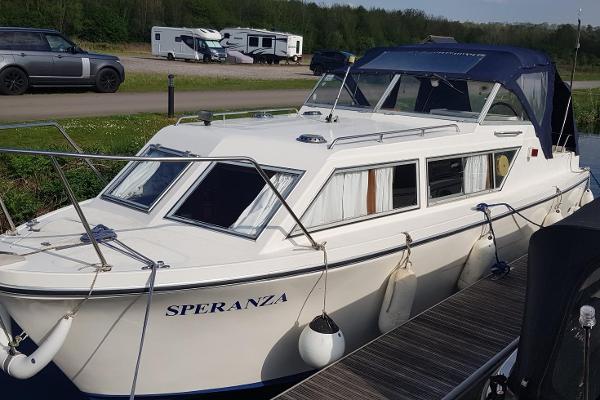 1995 Viking Boats 26 Wide Beam